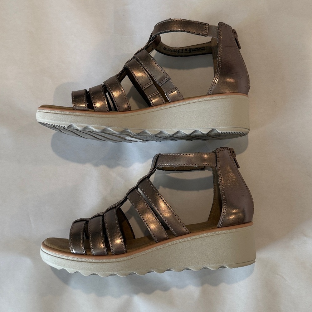 Clarks Women's Metallic Comfort Wedge Sandals Size 9